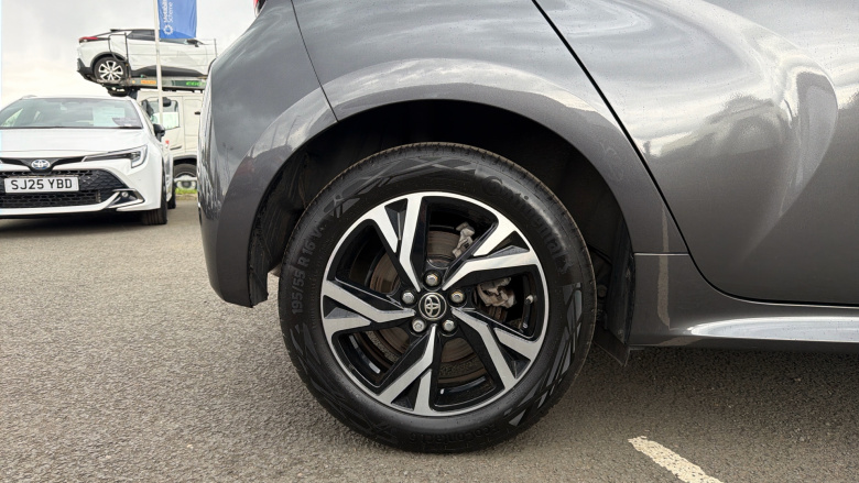 Toyota Yaris 1.5 Hybrid Design 5dr CVT Hybrid Hatchback